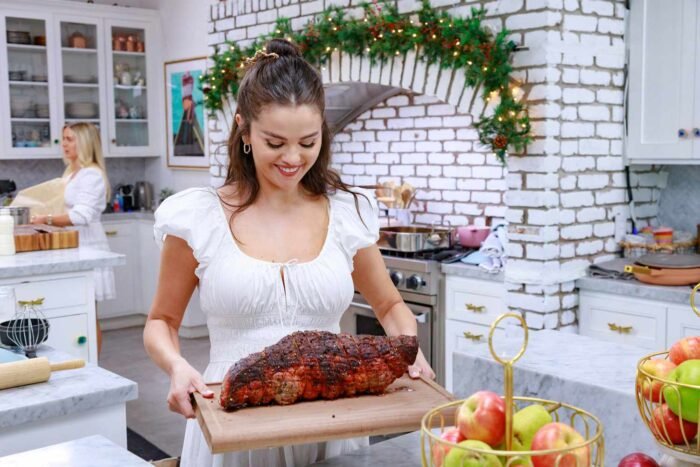 Selena Gomez Takes On LA's Food Scene in 'Selena + Restaurant